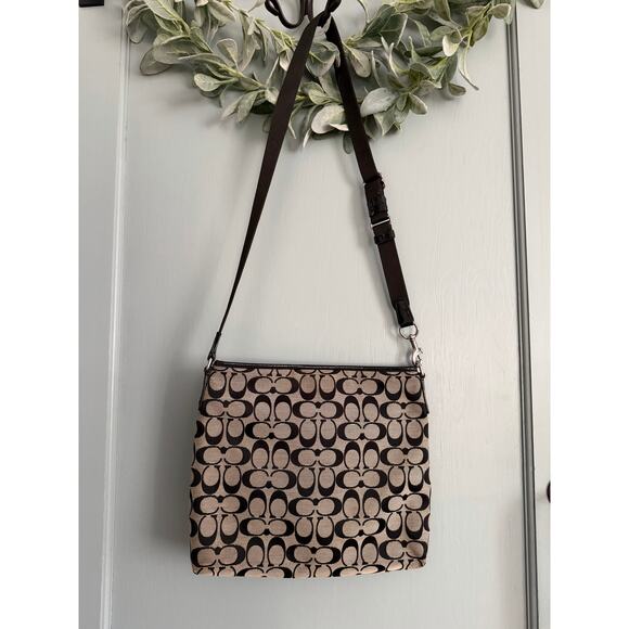 Coach Signature Stripe C File crossbody bag - Picture 2 of 6